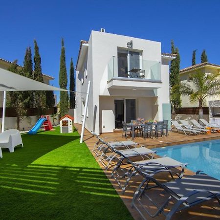 Tsokkos Family Villa - Pool Garden 2' Walk To Beach Protaras Exterior photo