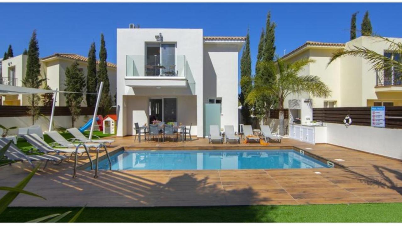 Tsokkos Family Villa - Pool Garden Walk To Beach Protaras Exterior photo