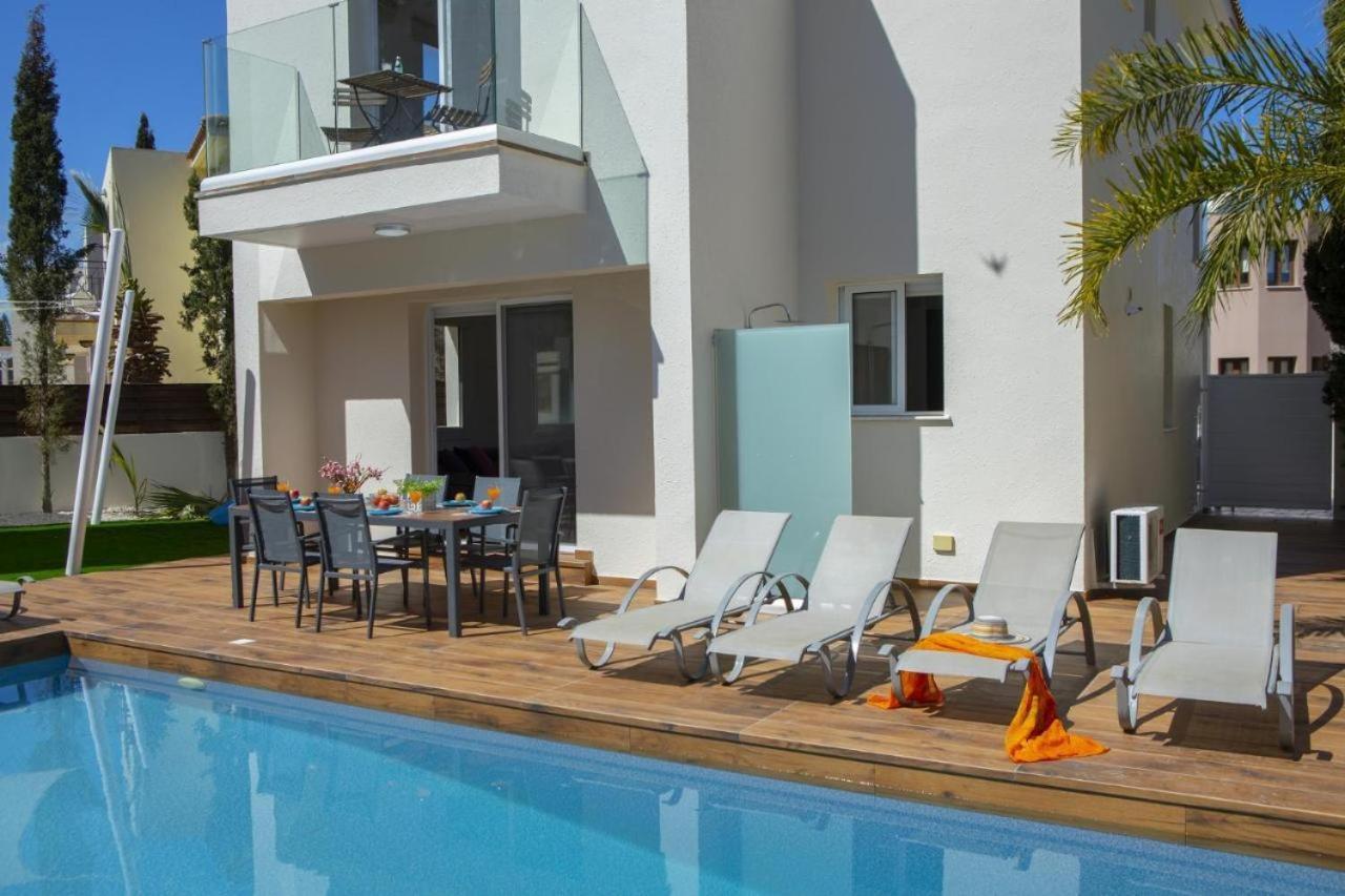 Tsokkos Family Villa - Pool Garden Walk To Beach Protaras Exterior photo