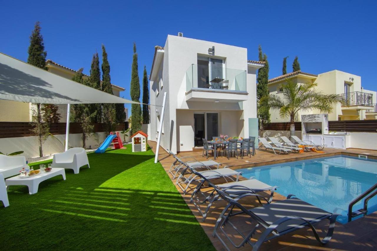 Tsokkos Family Villa - Pool Garden 2' Walk To Beach Protaras Exterior photo