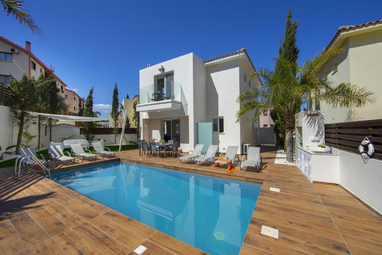 Tsokkos Family Villa - Pool Garden Walk To Beach Protaras Exterior photo