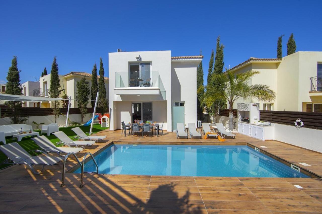 Tsokkos Family Villa - Pool Garden Walk To Beach Protaras Exterior photo