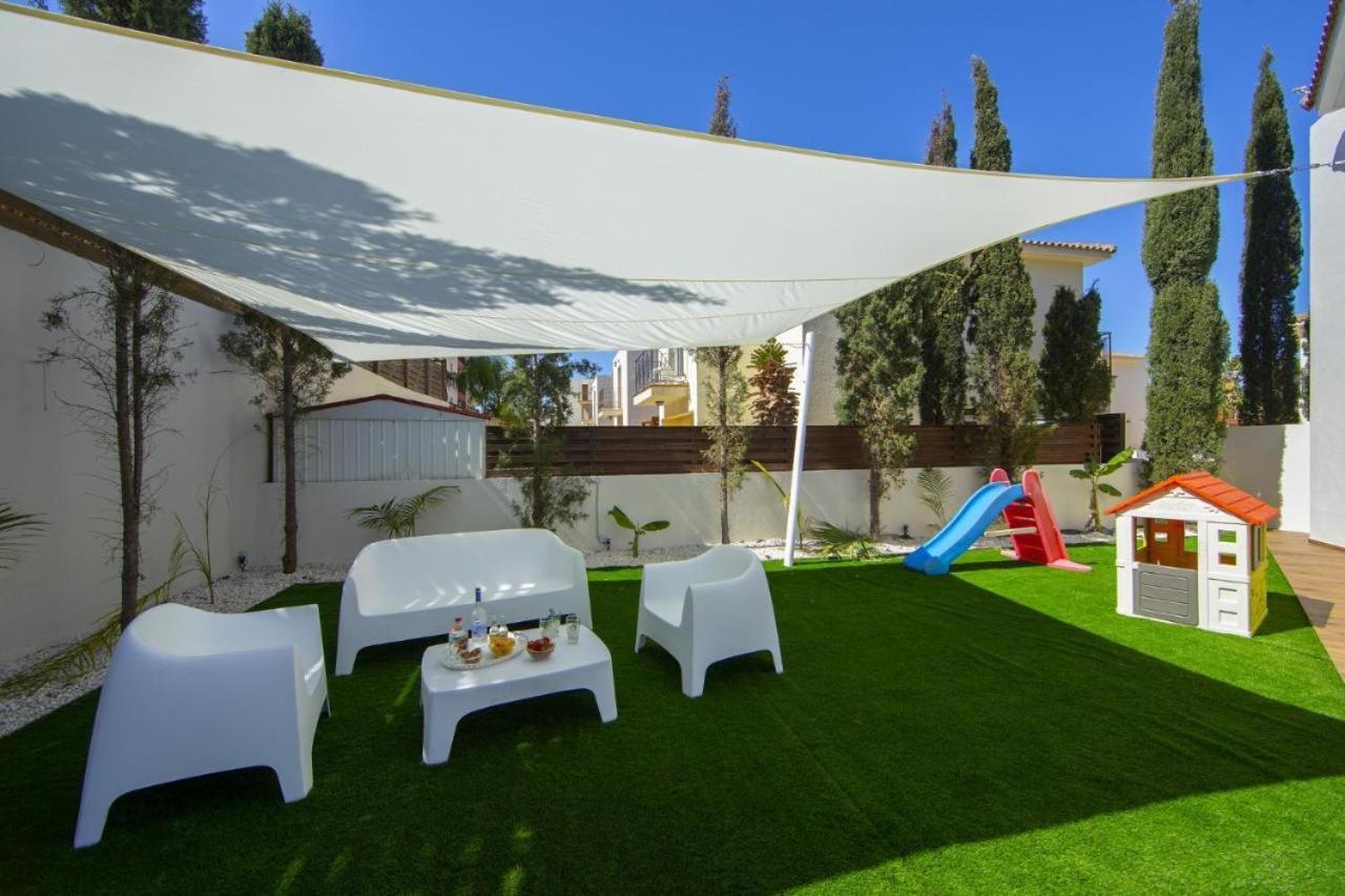 Tsokkos Family Villa - Pool Garden Walk To Beach Protaras Exterior photo