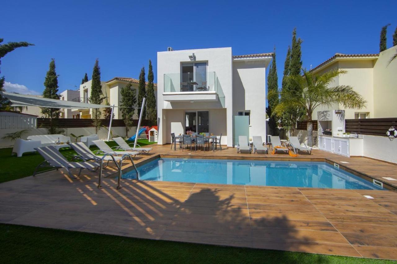 Tsokkos Family Villa - Pool Garden Walk To Beach Protaras Exterior photo