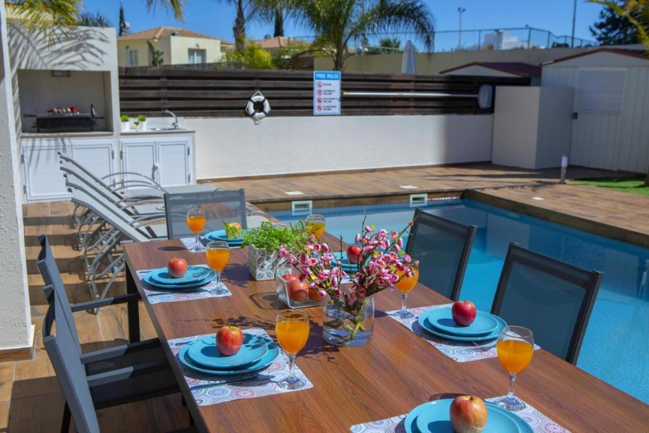 Tsokkos Family Villa - Pool Garden Walk To Beach Protaras Exterior photo