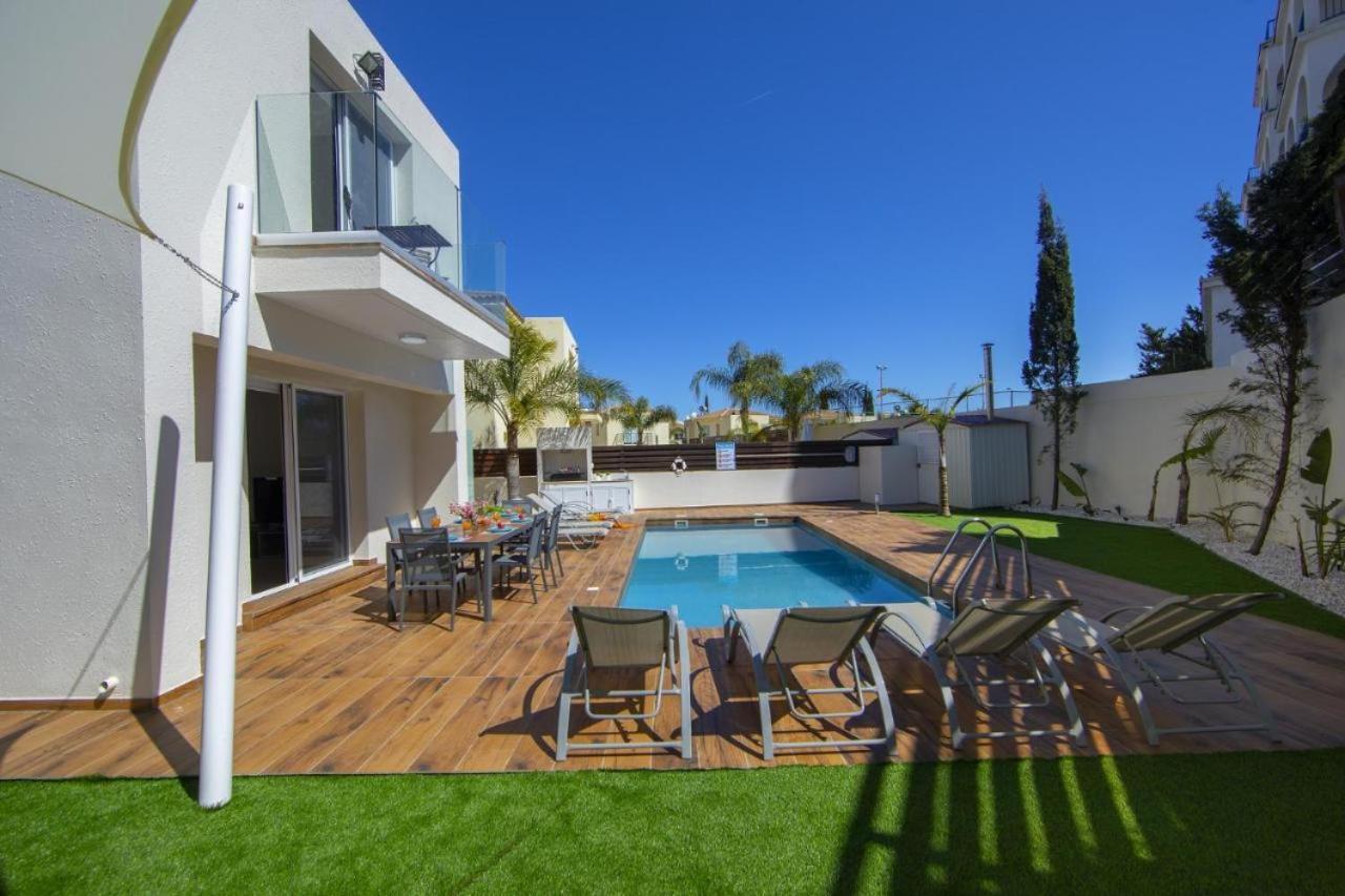 Tsokkos Family Villa - Pool Garden Walk To Beach Protaras Exterior photo