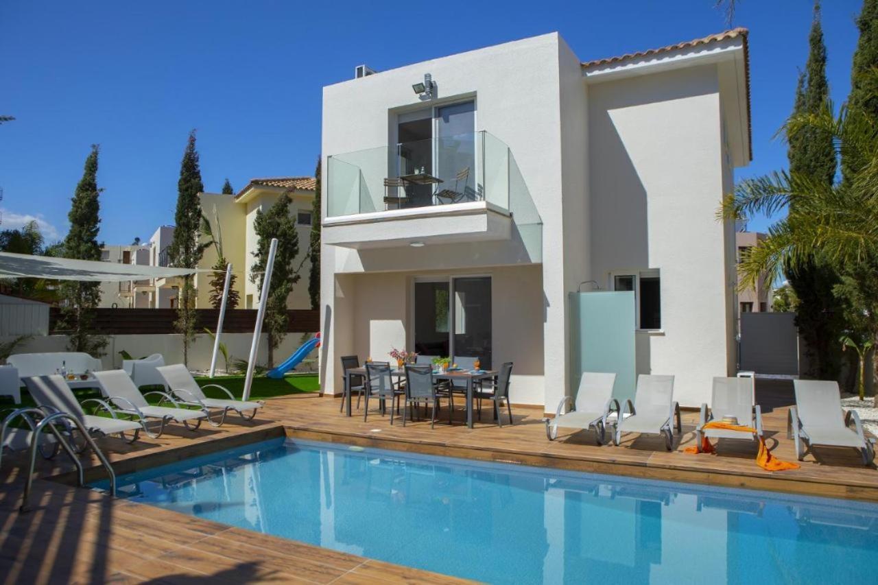 Tsokkos Family Villa - Pool Garden Walk To Beach Protaras Exterior photo