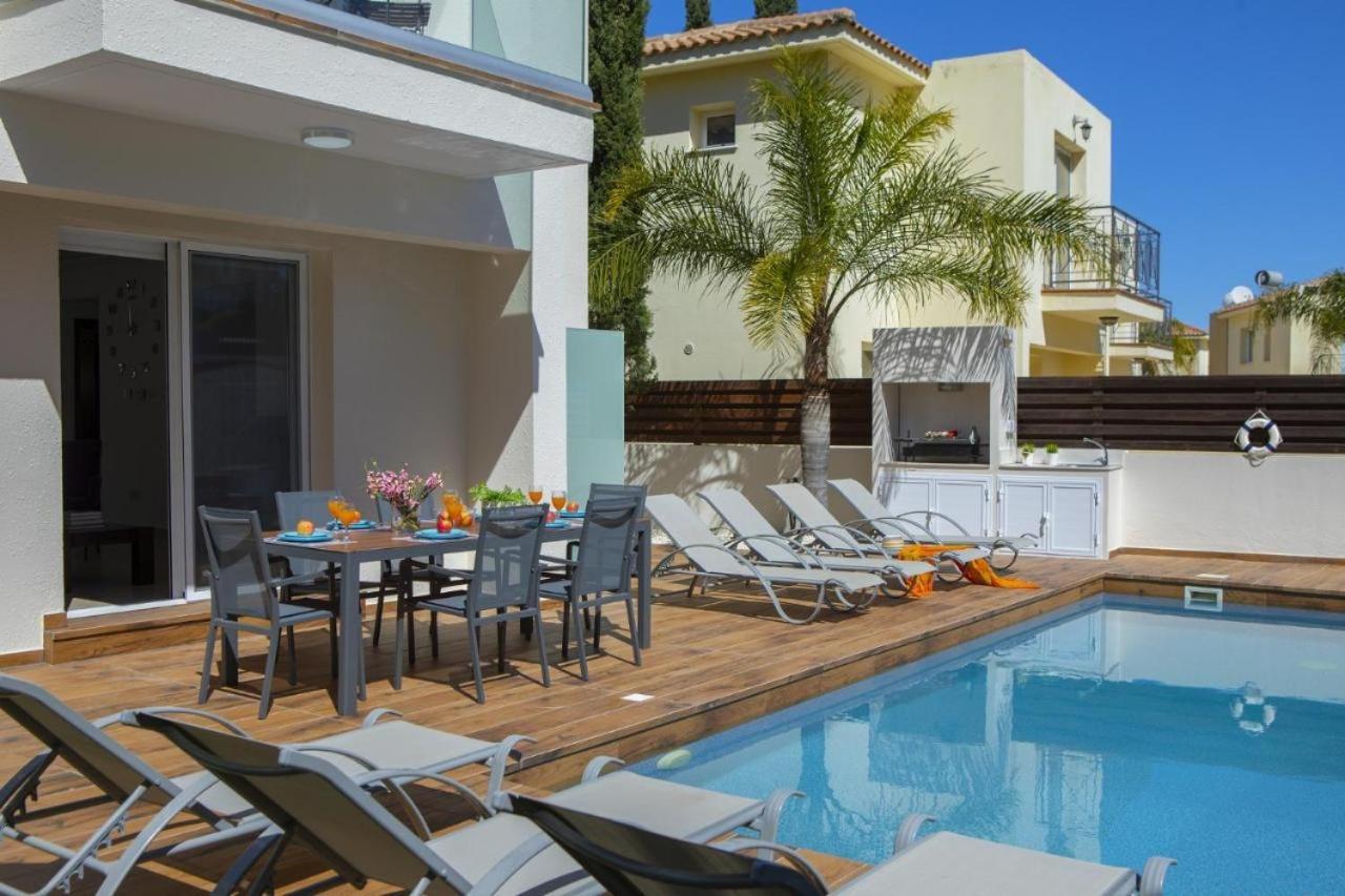 Tsokkos Family Villa - Pool Garden Walk To Beach Protaras Exterior photo