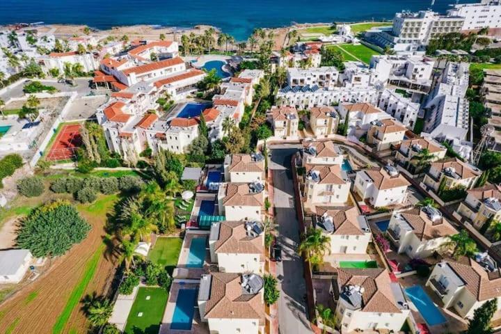 Tsokkos Family Villa - Pool Garden Walk To Beach Protaras Exterior photo